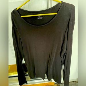 EUC-WHITE STAG Long Sleeve Round Neck Top. Size 2X. Black.